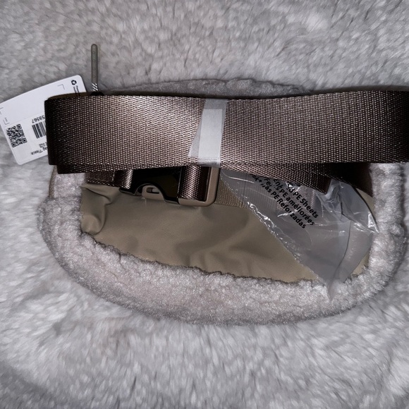 Lululemon Beltbag *Fleece - Picture 3 of 5
